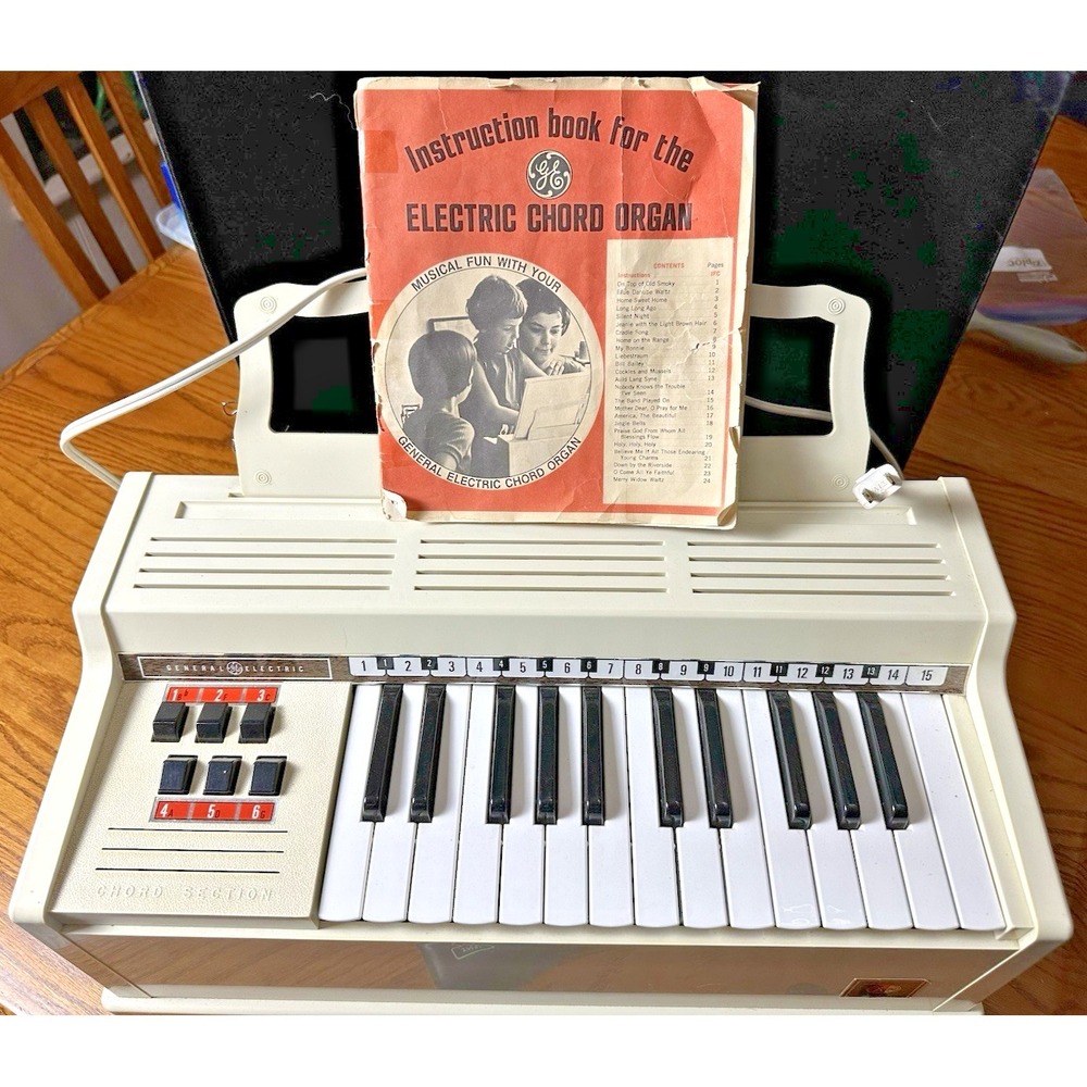 Vintage General Electric GE Electronics Toy Chord Organ Piano N3805 - Excellent